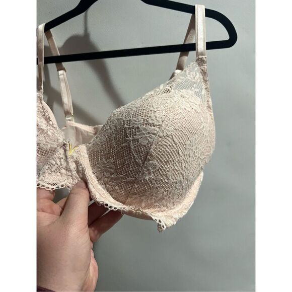 Victoria’s Secret Plunge Lace Bra Woman’s Size 38DD - Picture 5 of 11